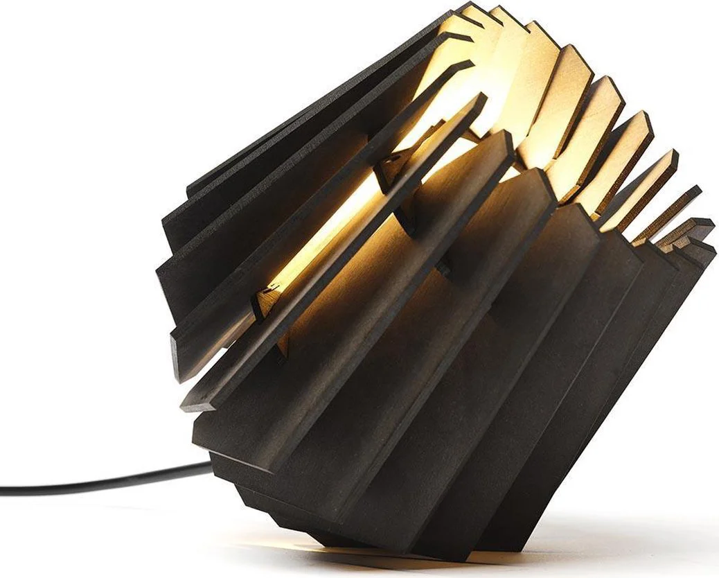 Van Tjalle en Jasper | Mini-spot tafellamp - Black | Bouw pakket | MDF (hout) | Zwart | E14 fitting | Laser gesneden | Sfeer licht | schemerlamp | Dutch Design