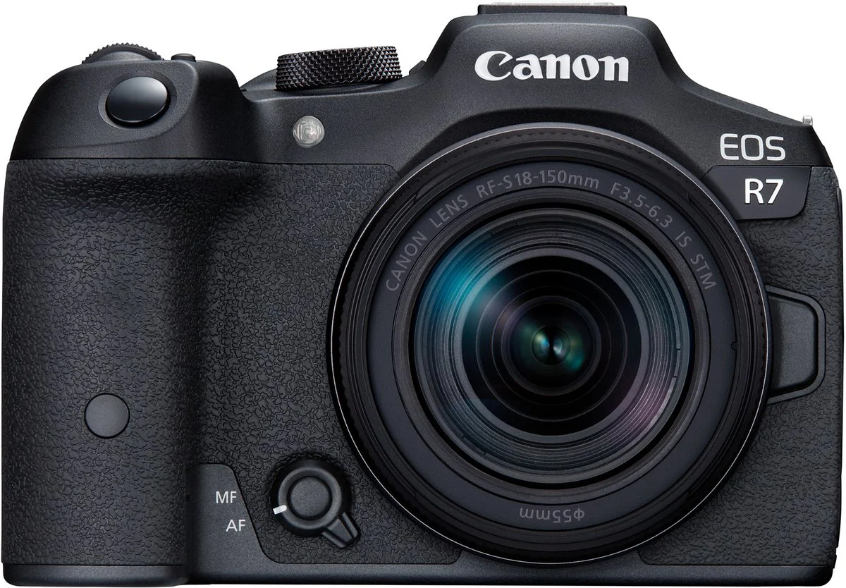 Canon EOS R7 + 18-150mm lens