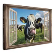 Tuinschilderij voor buiten 60x40 cm - Tuindecoratie Doorkijk - Koe - Weiland - Dieren - Natuur - Tuinposter op canvas - Tuin muurdecoratie - Buitenschilderij decoratie - Schutting wanddecoratie - Buitencanvas